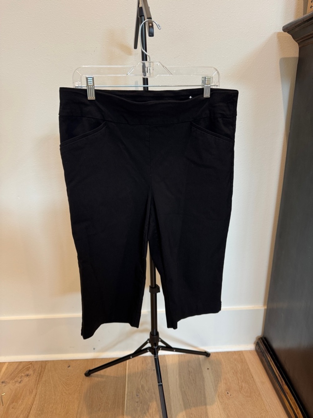 Chico's Black Perfect Stretch Capri Pants